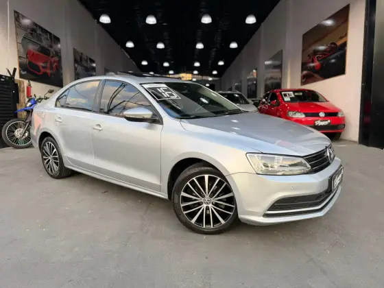 VOLKSWAGEN JETTA 2.0 COMFORTLINE FLEX 4P TIPTRONIC