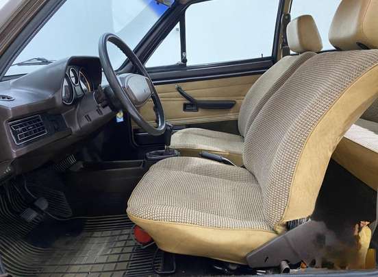 VOLKSWAGEN-PASSAT-1981