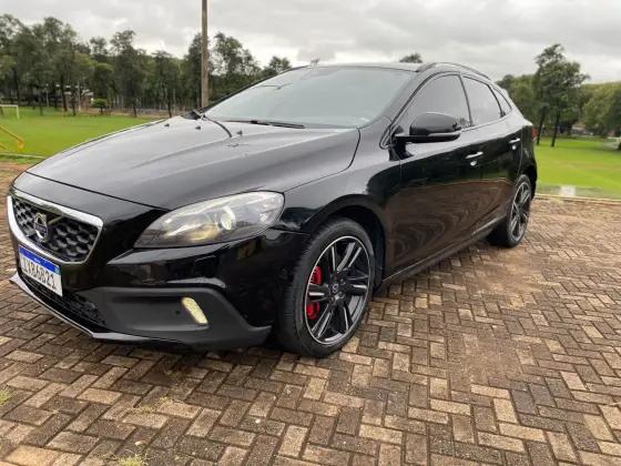 VOLVO V40 2.0 T5 CROSS COUNTRY AWD TURBO GASOLINA 4P AUTOMÁTICO