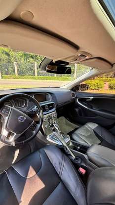 VOLVO-V40-2014