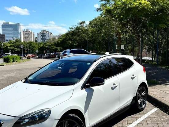 VOLVO-V40-2.0 T5 CROSS COUNTRY AWD TURBO GASOLINA 4P AUTOMÁTICO VOLVO-V40-2014
