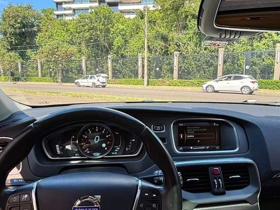 VOLVO-V40-2.0 T5 CROSS COUNTRY AWD TURBO GASOLINA 4P AUTOMÁTICO VOLVO-V40-2014