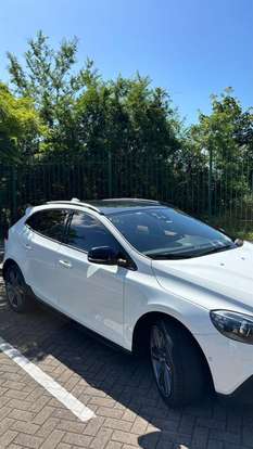 VOLVO-V40-2014