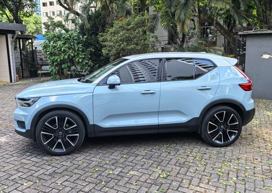 VOLVO XC40 2.0 T5 GASOLINA MOMENTUM AWD GEARTRONIC
