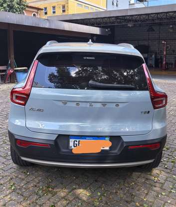 VOLVO-XC40-2019