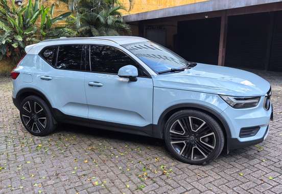 VOLVO-XC40-2019