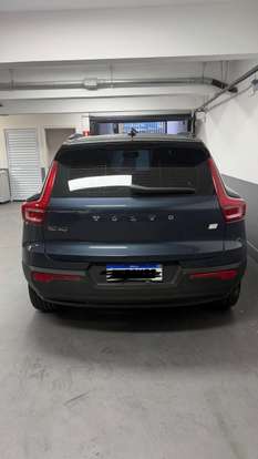 VOLVO-XC40-2021
