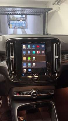 VOLVO-XC40-2021