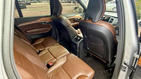 VOLVO-XC90-2022