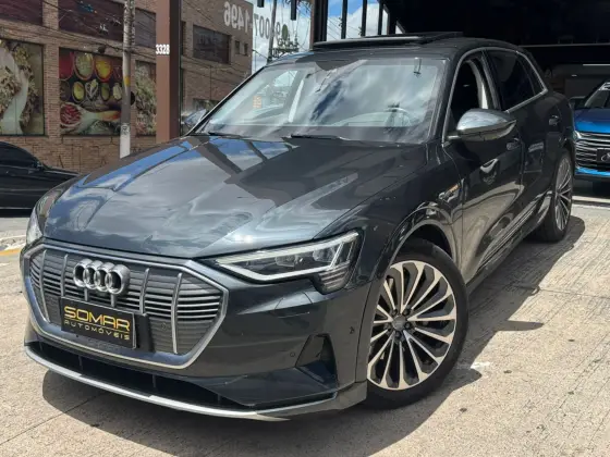AUDI E-TRON ELÉTRICO PERFORMANCE BLACK QUATTRO