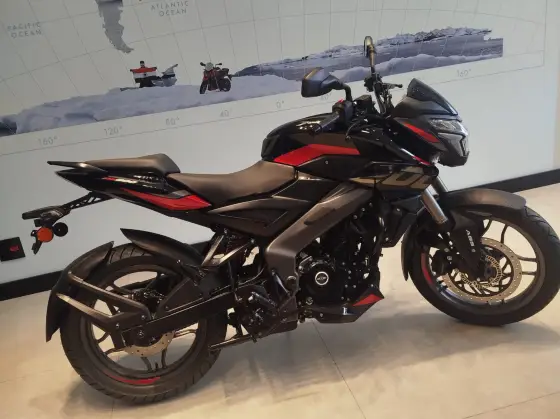 BAJAJ DOMINAR NS200 BAJAJ DOMINAR NS200