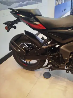 BAJAJ-DOMINAR NS200-2026