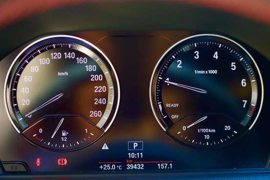 BMW-120i-2018