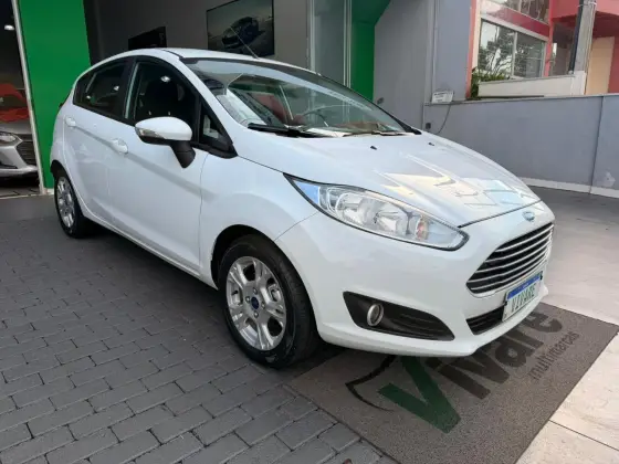 FORD FIESTA 1.6 SE HATCH 16V FLEX 4P POWERSHIFT FORD FIESTA 1.6 SE HATCH 16V FLEX 4P POWERSHIFT