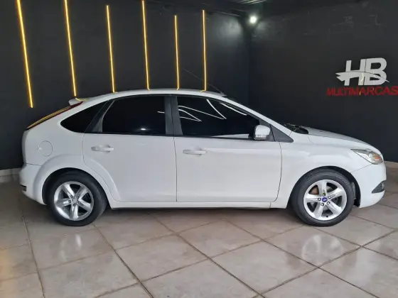 FORD FOCUS 1.6 GLX 8V FLEX 4P MANUAL FORD FOCUS 1.6 GLX 8V FLEX 4P MANUAL