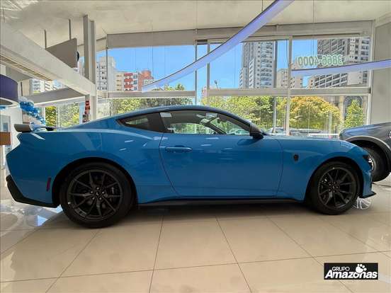 FORD-MUSTANG-2025