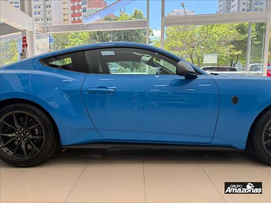 FORD-MUSTANG-2025