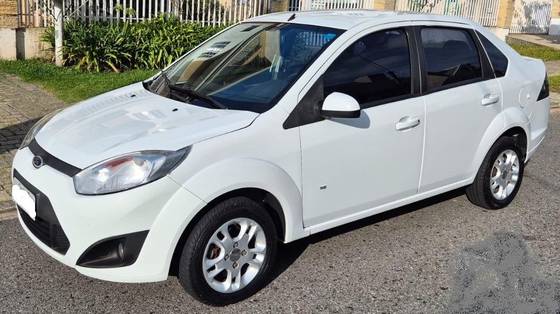 FORD FIESTA 1.6 ROCAM SE PLUS SEDAN 8V FLEX 4P MANUAL