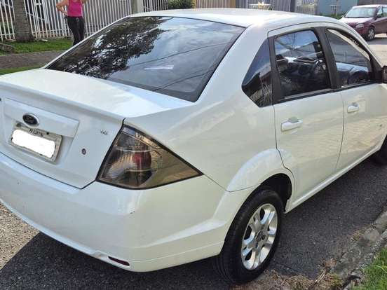 FORD-FIESTA-1.6 ROCAM SE PLUS SEDAN 8V FLEX 4P MANUAL FORD-FIESTA-2013