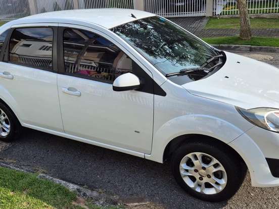 FORD-FIESTA-1.6 ROCAM SE PLUS SEDAN 8V FLEX 4P MANUAL FORD-FIESTA-2013