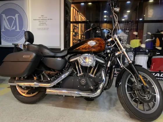 HARLEY-DAVIDSON SPORTSTER XL 883 R 
