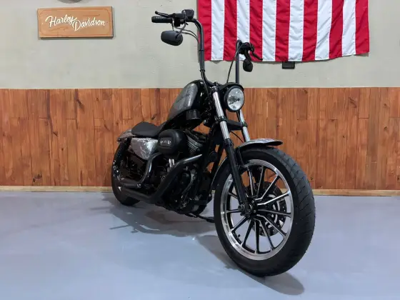 HARLEY-DAVIDSON SPORTSTER XL 883 