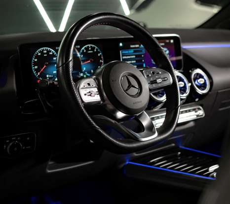MERCEDES-BENZ-GLA 200-2022