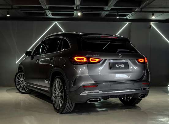 MERCEDES-BENZ-GLA 200-2022