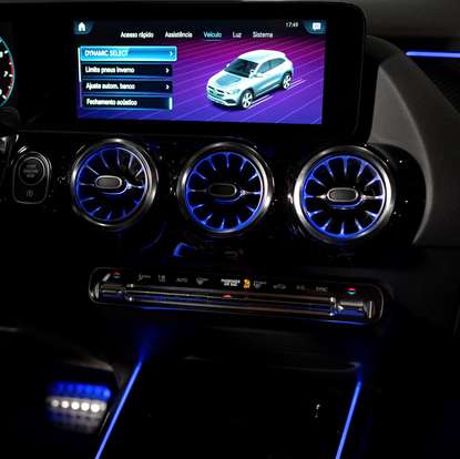MERCEDES-BENZ-GLA 200-2022