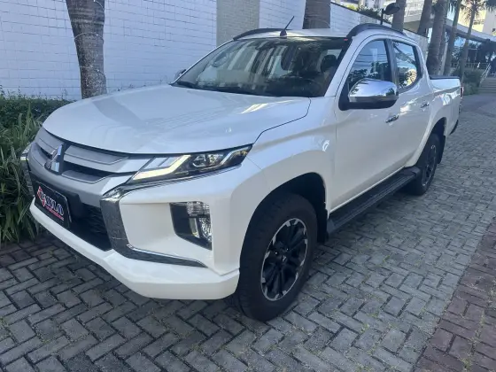 MITSUBISHI L200 TRITON 2.4 16V TURBO DIESEL SPORT HPE CD 4P 4X4 AUTOMÁTICO