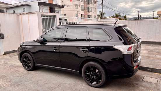 MITSUBISHI-OUTLANDER-2.0 16V GASOLINA 4P AUTOMÁTICO MITSUBISHI-OUTLANDER-2013