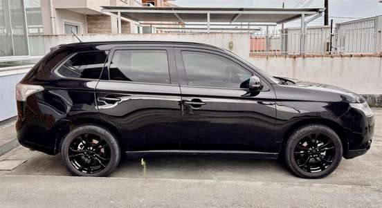 MITSUBISHI-OUTLANDER-2013