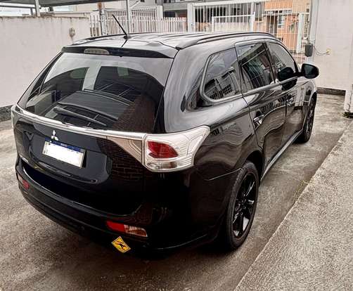 MITSUBISHI-OUTLANDER-2013