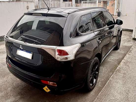 MITSUBISHI-OUTLANDER-2.0 16V GASOLINA 4P AUTOMÁTICO MITSUBISHI-OUTLANDER-2013