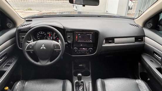 MITSUBISHI-OUTLANDER-2013