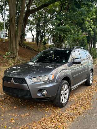 MITSUBISHI-OUTLANDER-2012