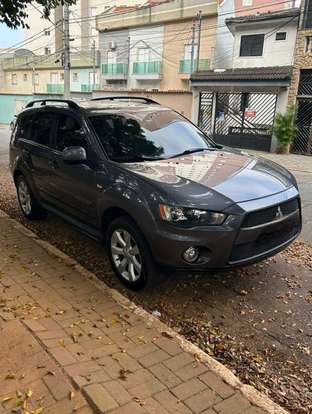 MITSUBISHI-OUTLANDER-2012