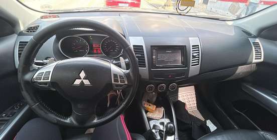 MITSUBISHI-OUTLANDER-2012