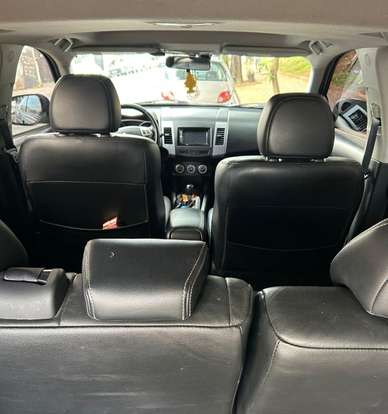 MITSUBISHI-OUTLANDER-2012