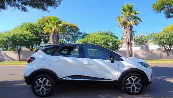 RENAULT CAPTUR 1.6 16V SCE FLEX INTENSE X-TRONIC RENAULT CAPTUR 1.6 16V SCE FLEX INTENSE X-TRONIC