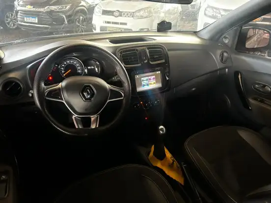 RENAULT-SANDERO-2022