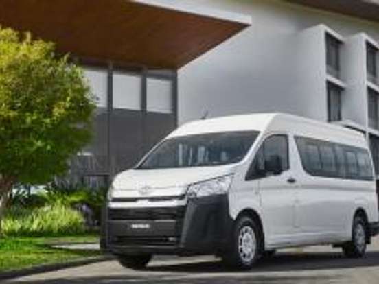 TOYOTA-HIACE-2.8 D-4D TURBO DIESEL MINIBUS 15+1 DX AUTOMÁTICO TOYOTA-HIACE-2025