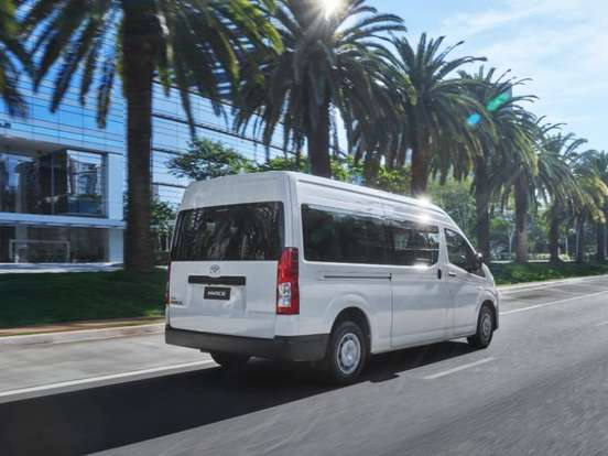 TOYOTA-HIACE-2.8 D-4D TURBO DIESEL MINIBUS 15+1 DX AUTOMÁTICO TOYOTA-HIACE-2025