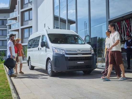TOYOTA-HIACE-2.8 D-4D TURBO DIESEL MINIBUS 15+1 DX AUTOMÁTICO TOYOTA-HIACE-2025