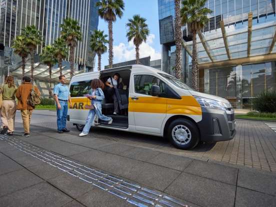 TOYOTA-HIACE-2.8 D-4D TURBO DIESEL MINIBUS 15+1 DX AUTOMÁTICO TOYOTA-HIACE-2025