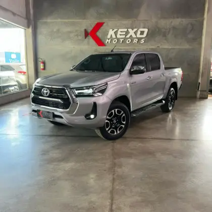 TOYOTA HILUX 2.8 D-4D TURBO DIESEL CD SRV 4X4 AUTOMÁTICO TOYOTA HILUX 2.8 D-4D TURBO DIESEL CD SRV 4X4 AUTOMÁTICO