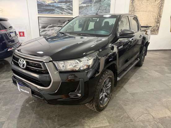 TOYOTA-HILUX-2.8 D-4D TURBO DIESEL CD SR 4X4 AUTOMÁTICO TOYOTA-HILUX-2025