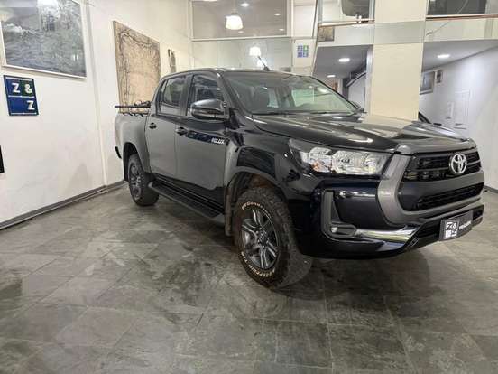 TOYOTA-HILUX-2.8 D-4D TURBO DIESEL CD SR 4X4 AUTOMÁTICO TOYOTA-HILUX-2025