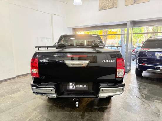 TOYOTA-HILUX-2.8 D-4D TURBO DIESEL CD SR 4X4 AUTOMÁTICO TOYOTA-HILUX-2025
