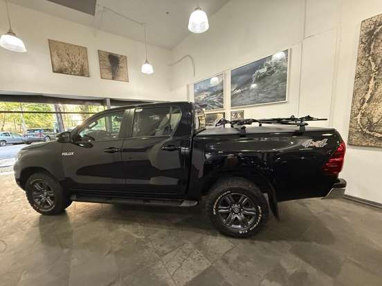 TOYOTA-HILUX-2025